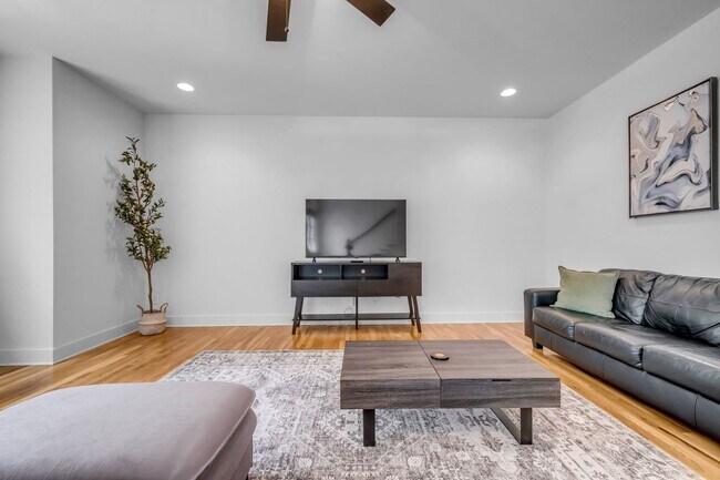 Building Photo - 3-bedroom, 2.5-bath rental home located in Nashville’s vibrant, 12 South!