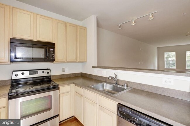 Building Photo - 42514 Mayflower Terrace