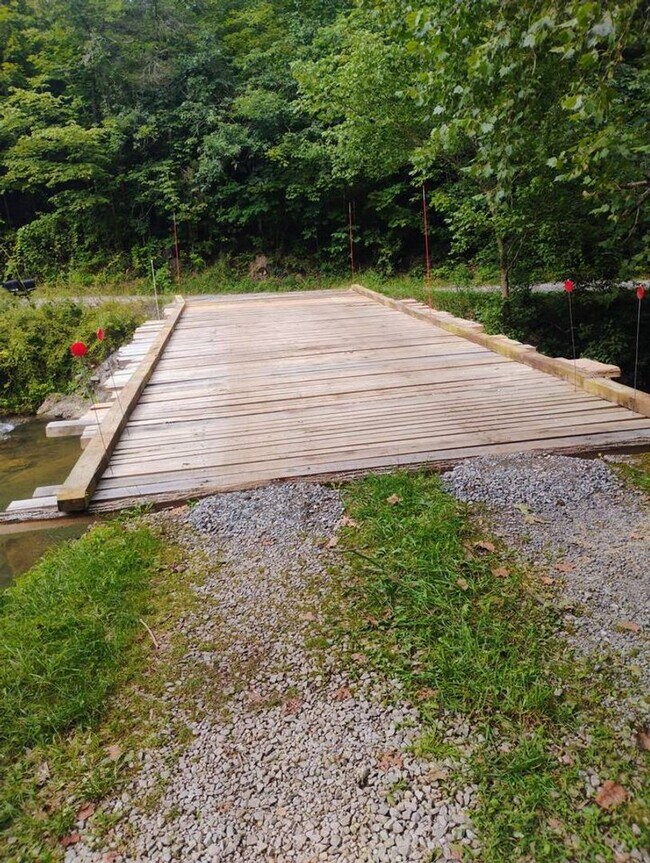 Building Photo - Cottage-style single-family home