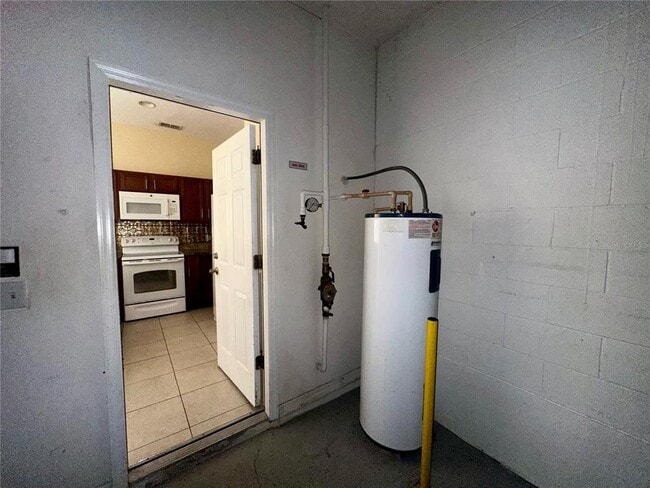 Building Photo - 6112 Chapledale Dr