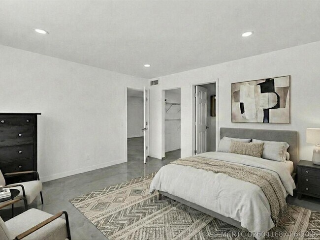 Building Photo - 2451 SW 82nd Ave