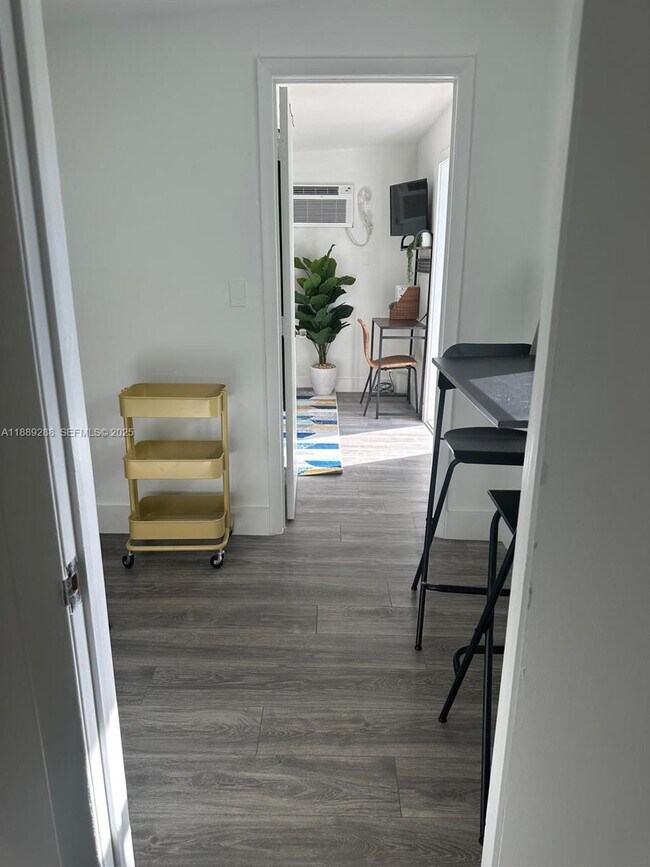 Building Photo - 2943 SW 36th Ave