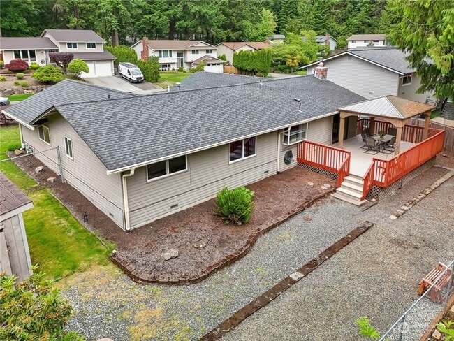 Building Photo - Spacious 3 Bedroom Home In Mountlake Terra...