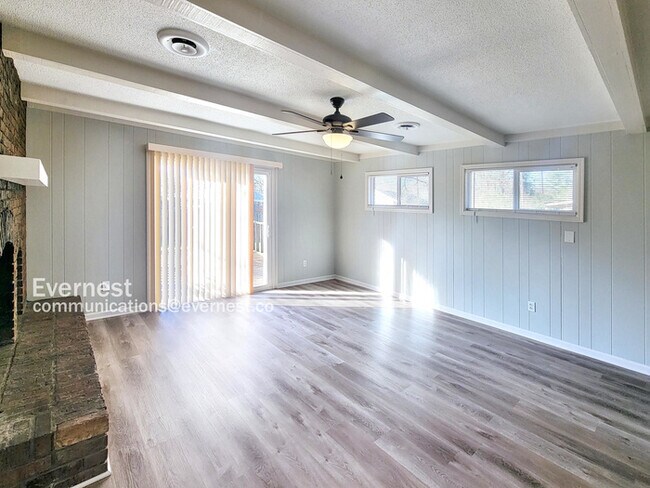 Building Photo - 8549 Southaven Cir W