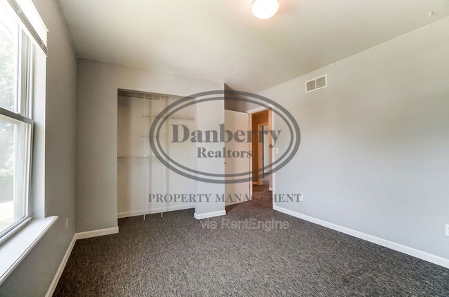 Building Photo - 3704 Willow Run Dr