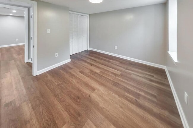 Building Photo - 33 Mchenry Dr SW