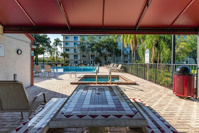 Building Photo - 2108 S Cypress Bend Dr