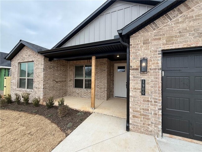 Building Photo - 1900 Farmer St