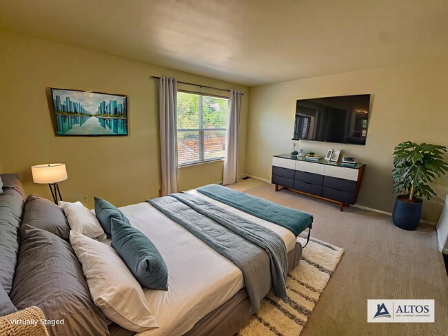 Building Photo - 4 Bed / 4 Bath Dream Home in the Hills at ...