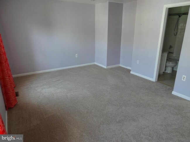 Building Photo - 2492 Wentworth Dr