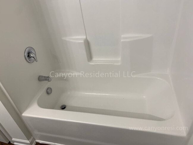 Building Photo - 4202 Eastland Ave