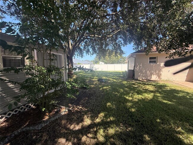 Building Photo - 36 Firethorn Ln