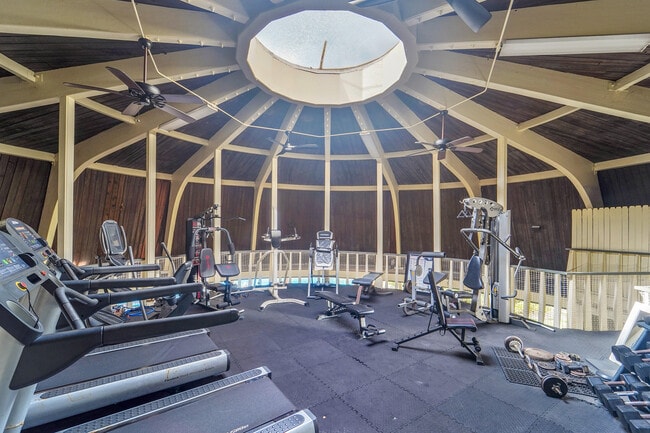 Building Photo - 5300 NE 24th Terrace