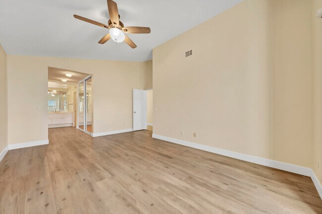 Building Photo - 43852 Vía Palma