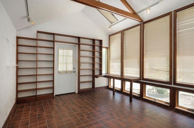 Building Photo - 2065 Chalmers Dr