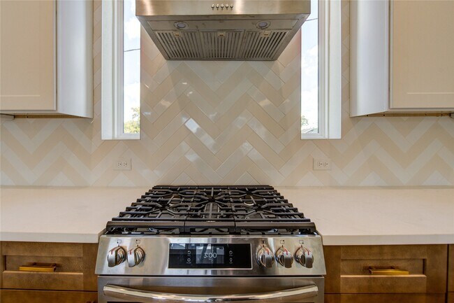 Building Photo - 4702 Coke St