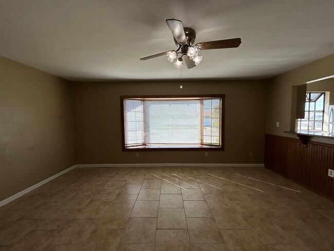 Building Photo - 2363 Vía Cedro