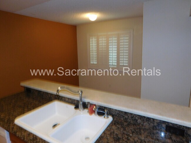Building Photo - 550 Del Verde Cir