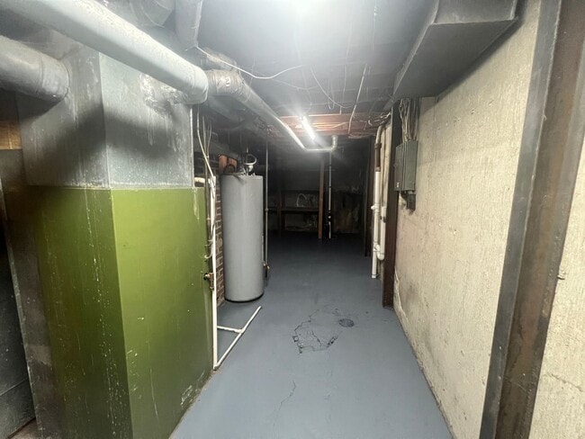 Building Photo - 4 Bedroom 1 bathroom with basement located east Wichita