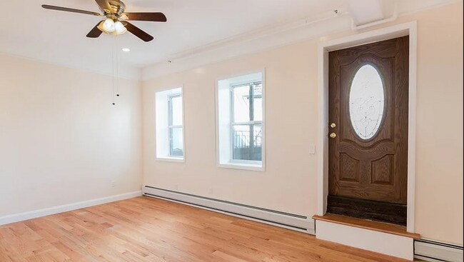 Building Photo - 281 20th St