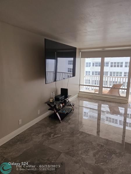 Building Photo - 4020 Galt Ocean Dr