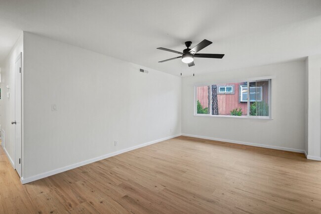 Building Photo - 441-443 Pheasant Ln