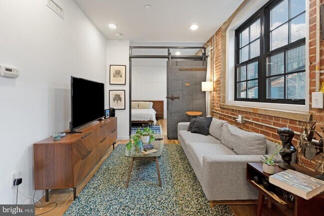 Building Photo - 1737 N Howard St