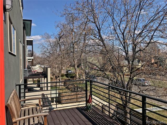 Building Photo - 1883 Vine St