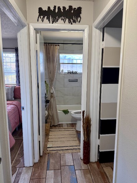 Building Photo - 704 W 13th St