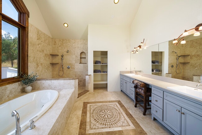 Building Photo - 35021 US-6