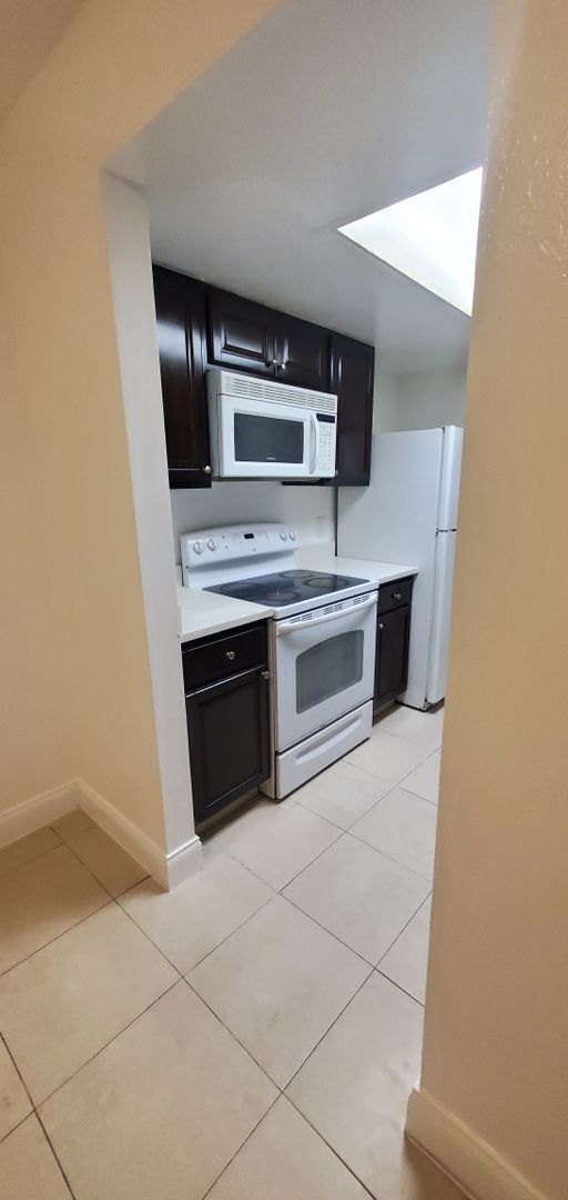 Millenia Mall Area one Bedroom one Bath wi... 4024 Billingsgate Rd