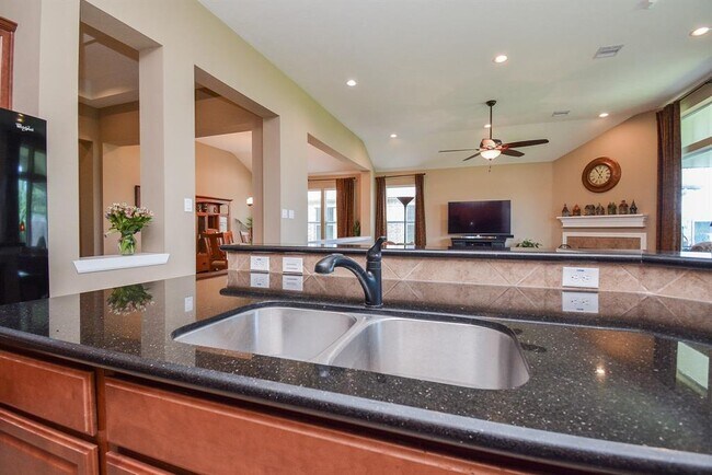Building Photo - 2715 Farlow Ln