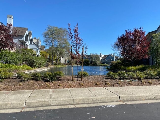 Building Photo - 15 Invincible Ct