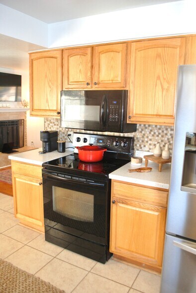 Building Photo - 2751 S Reed St