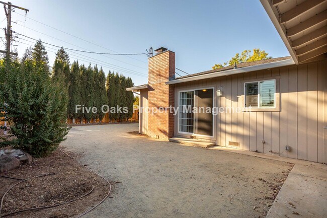 Building Photo - 155 Glenn Dr
