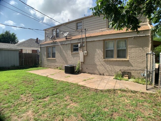 Building Photo - Huge 3 Bedroom OKC - Great Neighborhood