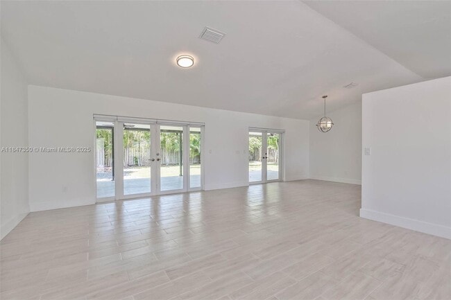 Building Photo - 15250 SW 154th Ave