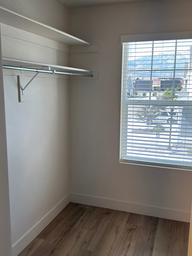 Building Photo - 4819 Summerfield Dr