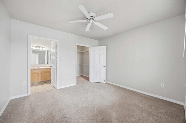 Building Photo - 1025 Villagio Cir