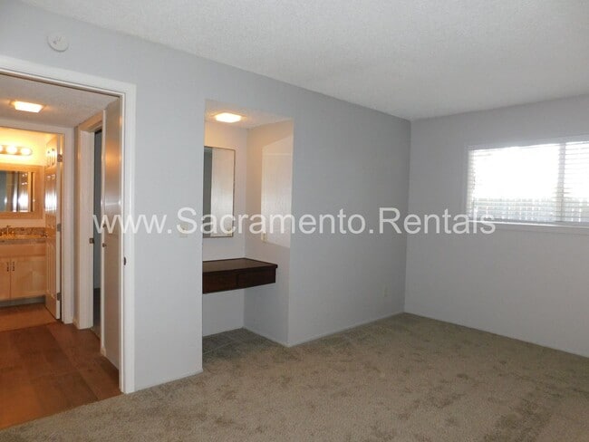Building Photo - Updated 2bd/1ba Foothill Farms Duplex with 1 Car Garage