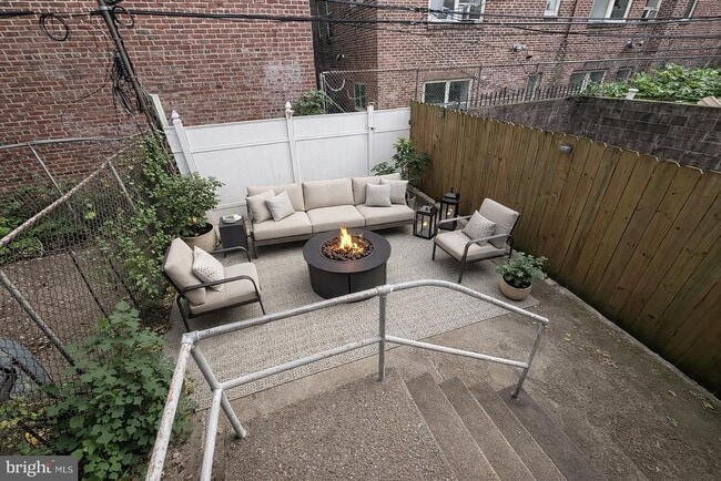 Building Photo - 225 S 49th St