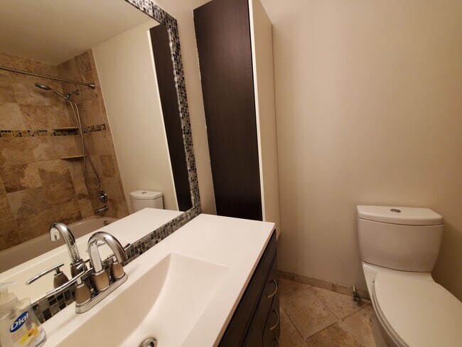 Building Photo - 733 Plum Tree Ct
