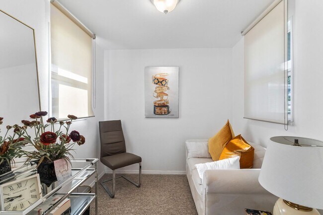 Building Photo - FURNISHED SHORT TERM RENTAL - 3 Bed / 2 Bath - Single Family Pool Home - $3,250/month