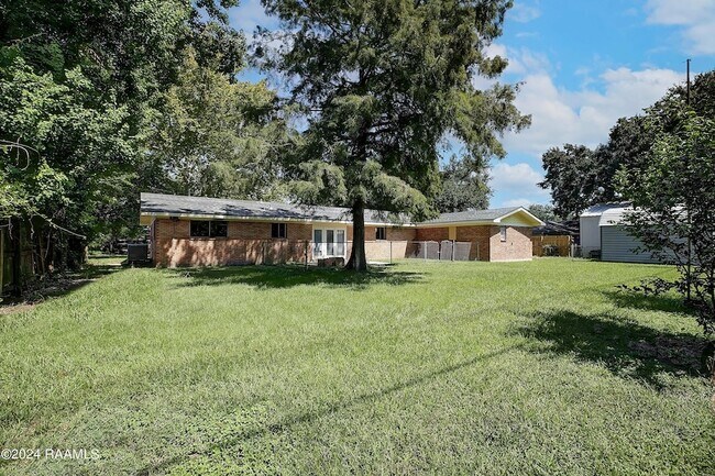 Building Photo - 113 Montgomery Dr