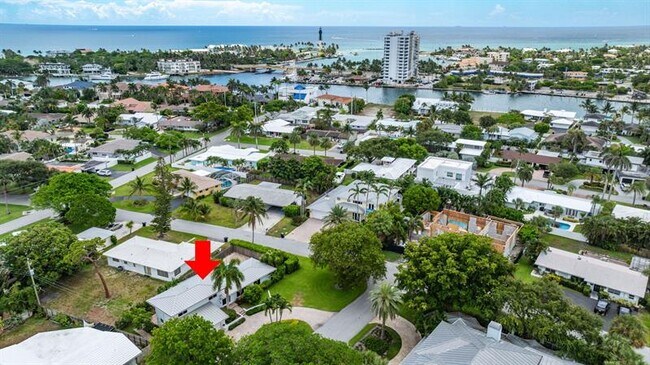 Building Photo - 2616 NE 26th Terrace