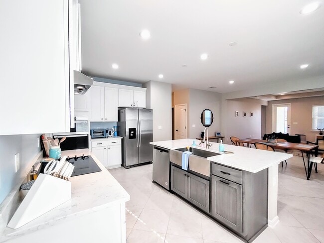 Building Photo - 253 Bella Dr