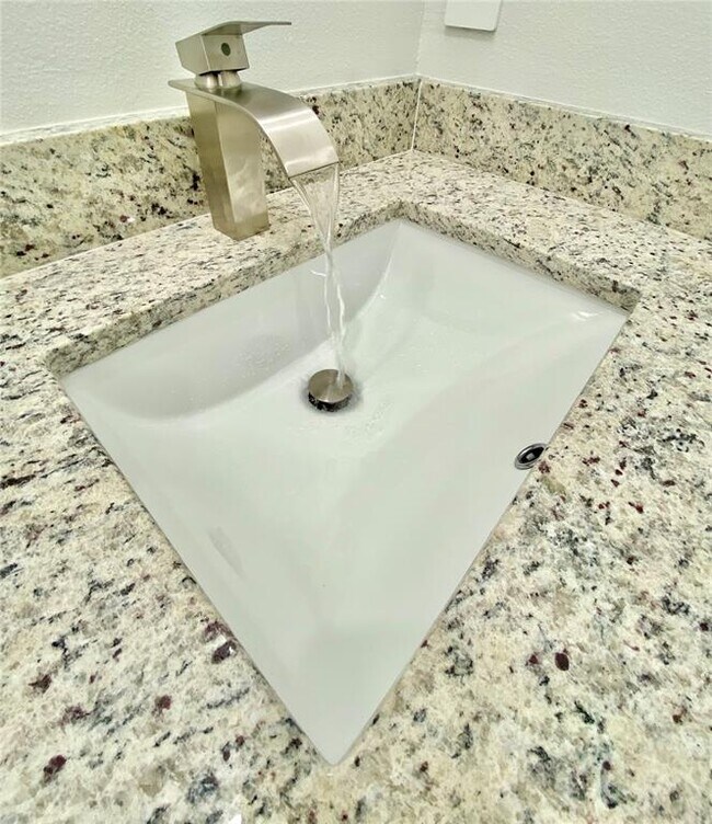 Building Photo - 10006 Massey St