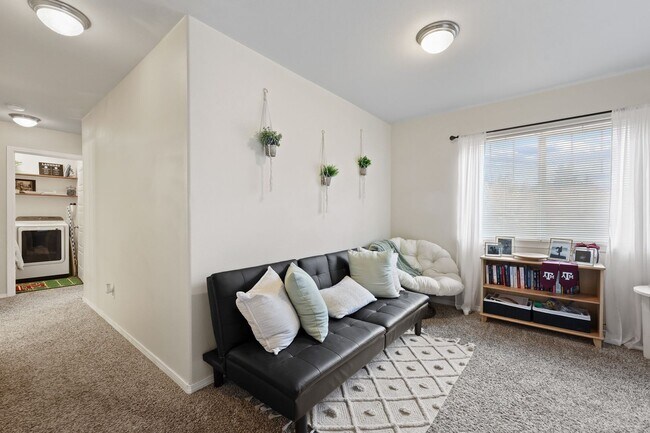 Building Photo - Well maintained 4 bedroom 2.5 bath home in Olympia School District.