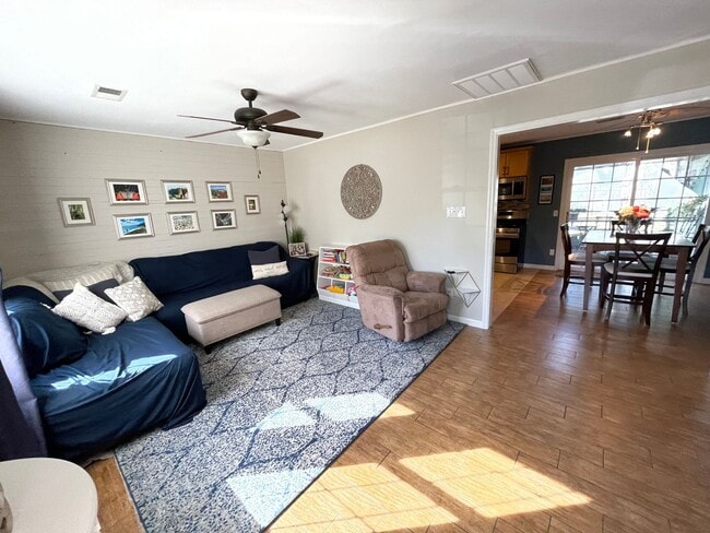 Building Photo - Fall in love with this 4 bedroom/ 2 bathroom single family home!
