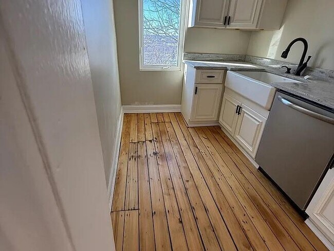 Building Photo - 16 Tecumseh St